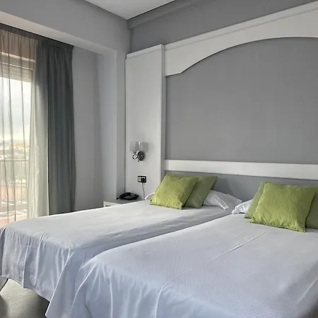 ミール オクタビオ ホテル アルヘシラス