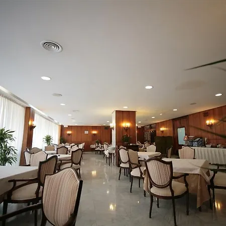 ミール オクタビオ ホテル 4*